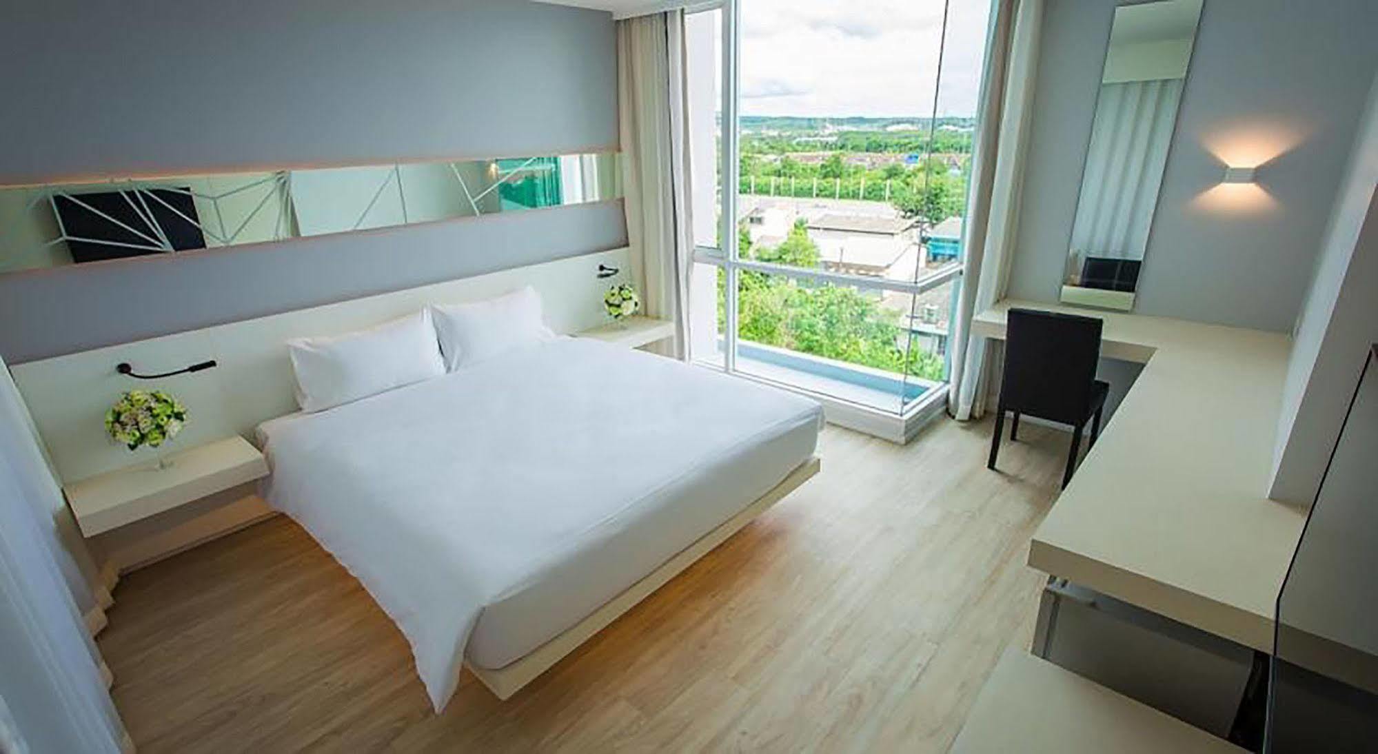Crystal Hotel Hat Yai Exterior foto